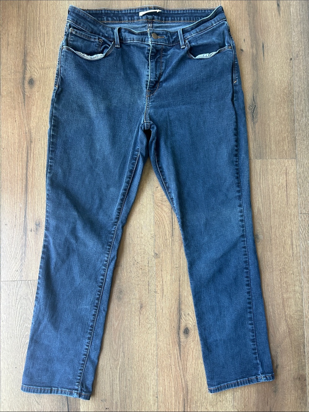 Levi’s Classic Women's Dark Blue Stretch Jeans !! Size 12